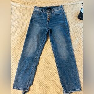 Express High Waisted Mom jeans. Size 8 Regular. Button Fly. In Great Condition.